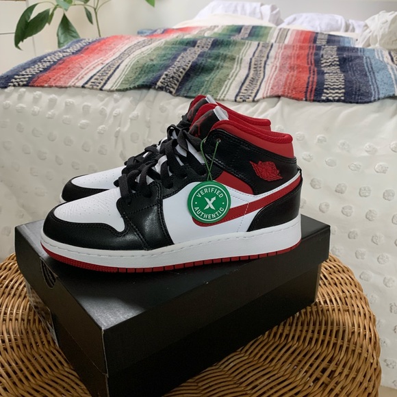 Stock X certified and come with the box.
Size 5.5Y - Picture 2 of 4
